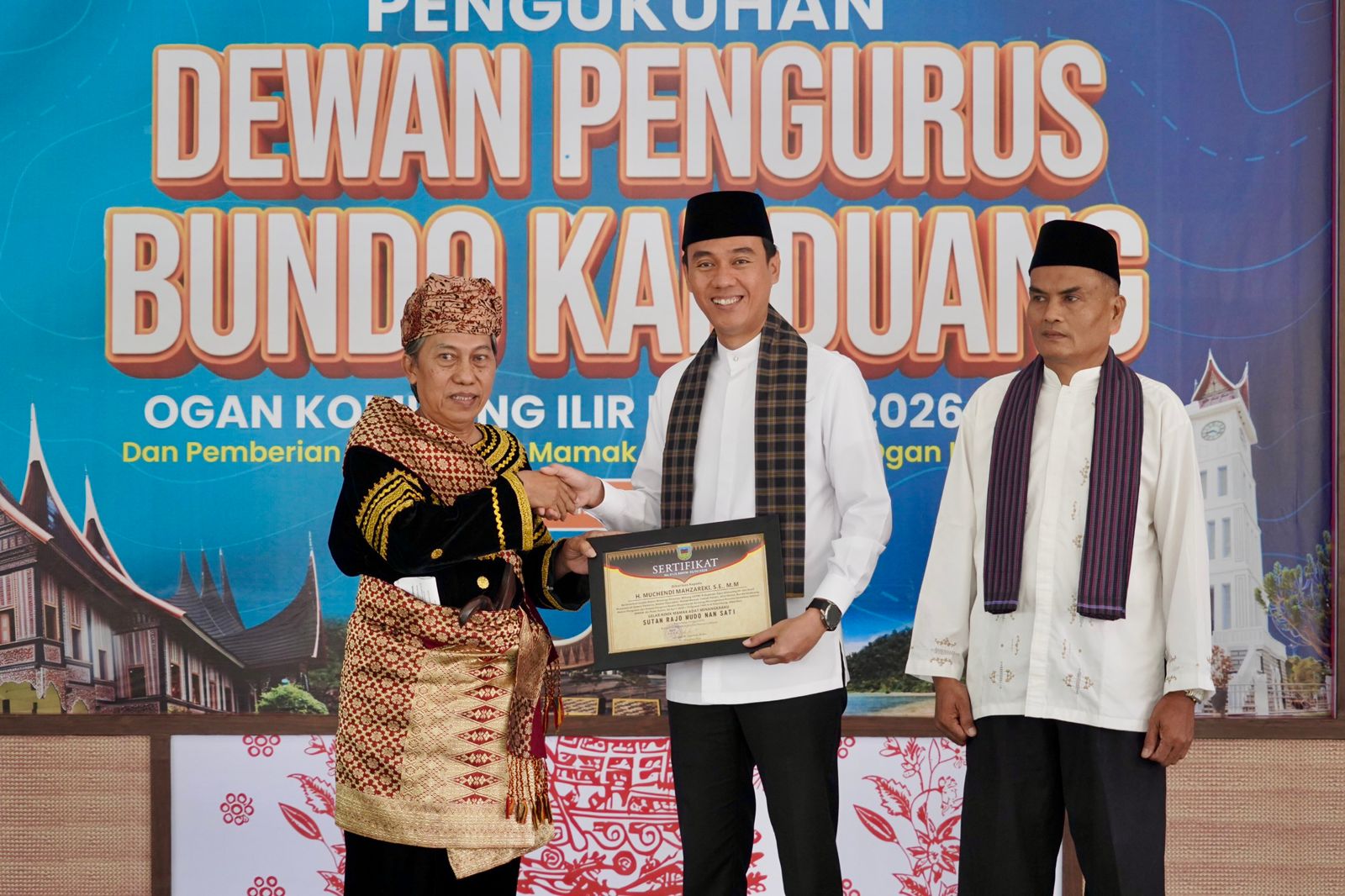 H. Muchendi Sandang Gelar Kehormatan Adat Minang “Sutan Rajo Mudo Nan Sati"